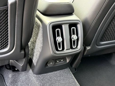 New 2025 Volvo XC40 B5 Core w/ Protection Package Premier image 9