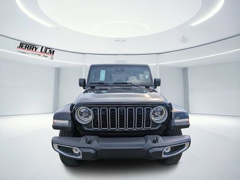 New 2025 Jeep Wrangler Sahara image 7