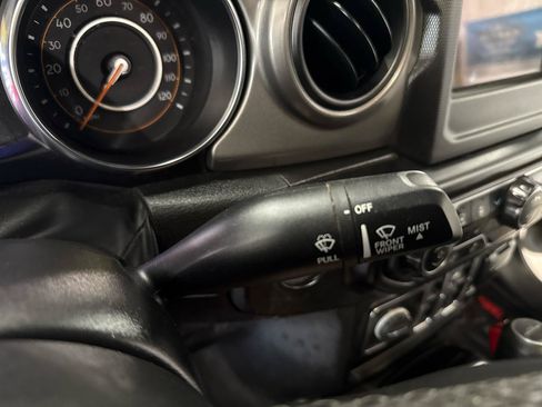 Used 2022 Jeep Gladiator Sport AWD/4WD image 15