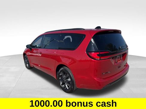 New 2026 Chrysler Pacifica Limited w/ Uconnect Theater Family Group image 3