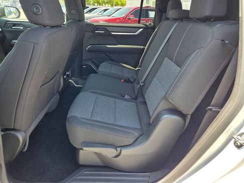 Used 2025 GMC Acadia Elevation image 7