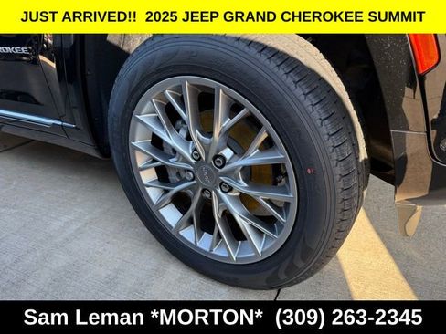 New 2025 Jeep Grand Cherokee Summit w/ Luxury Tech Group V image 4