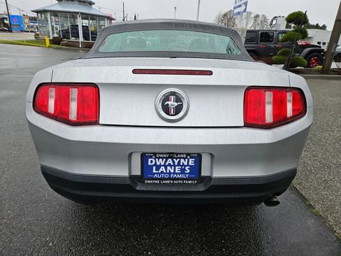 Used 2010 Ford Mustang Convertible image 4