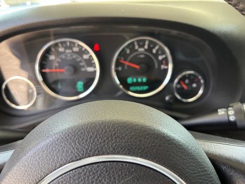 Used 2017 Jeep Wrangler Unlimited Sahara w/ Connectivity Group image 12