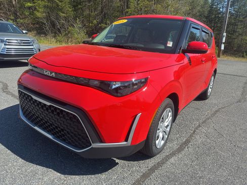 Used 2025 Kia Soul LX image 1