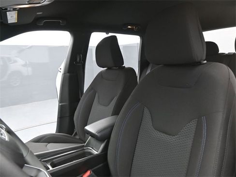 Used 2025 Jeep Compass Sport w/ Mopar Graphics Package image 24