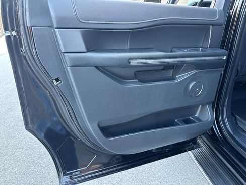 Used 2023 Ford Expedition Max XLT image 29