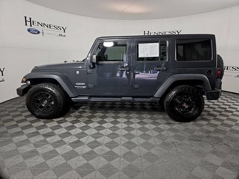 Used 2018 Jeep Wrangler Unlimited Sport S AWD/4WD image 8