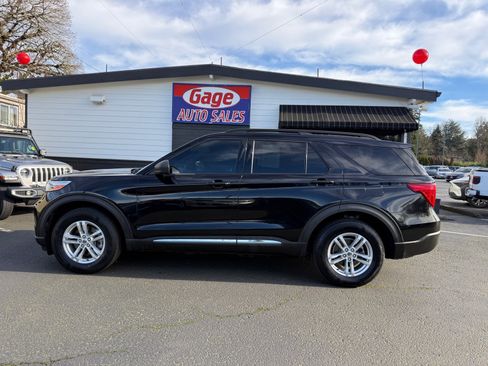 Used 2020 Ford Explorer XLT image 3