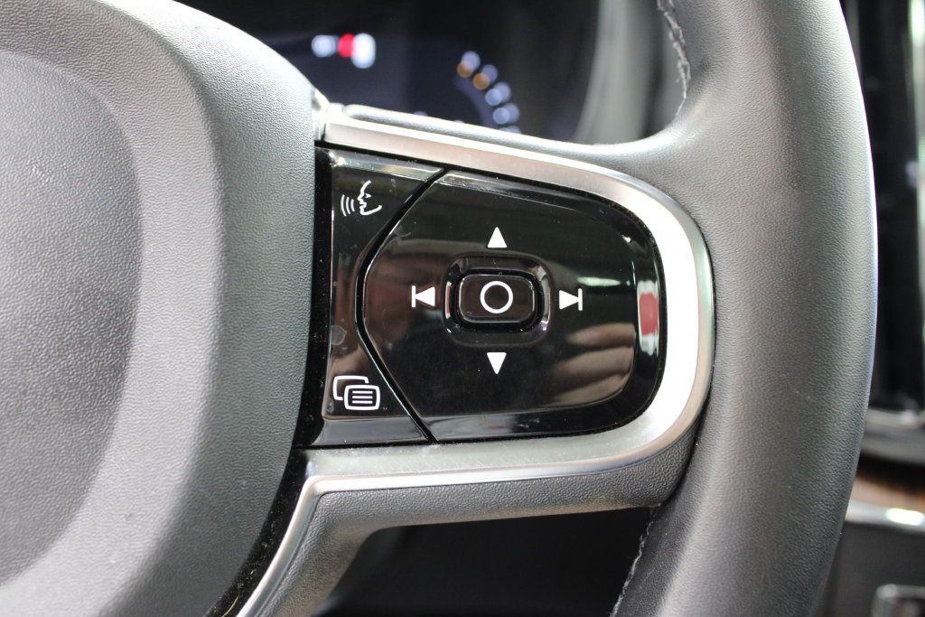 Used 2024 Volvo XC60 B5 Plus AWD/4WD image 29