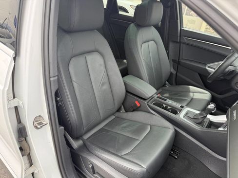 Used 2025 Audi Q3 2.0T Premium image 11