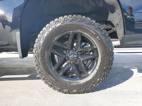 New 2026 Chevrolet Silverado 1500 Custom Trail Boss w/ LPO, Dark Essentials Package AWD/4WD image 5