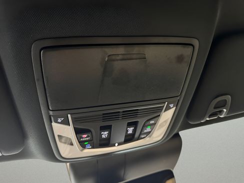Used 2025 Acura RDX SH-AWD image 31