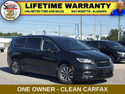 Used 2023 Chrysler Pacifica Touring-L FWD image 1