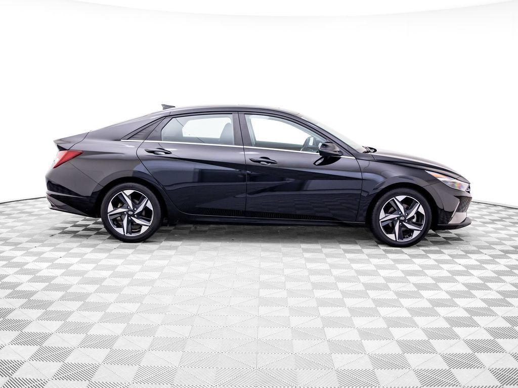 Used 2023 Hyundai Elantra Limited w/ Cargo Package FWD image 8