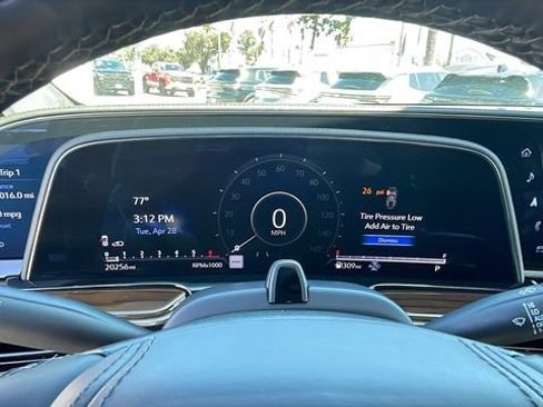 Used 2024 Cadillac Escalade ESV Premium Luxury Platinum AWD/4WD image 26