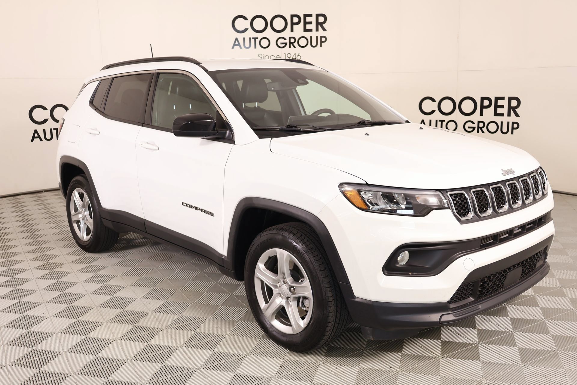 Used 2024 Jeep Compass Latitude w/ Convenience Group AWD/4WD 360° Tour