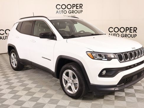 Used 2024 Jeep Compass Latitude w/ Convenience Group AWD/4WD image 1