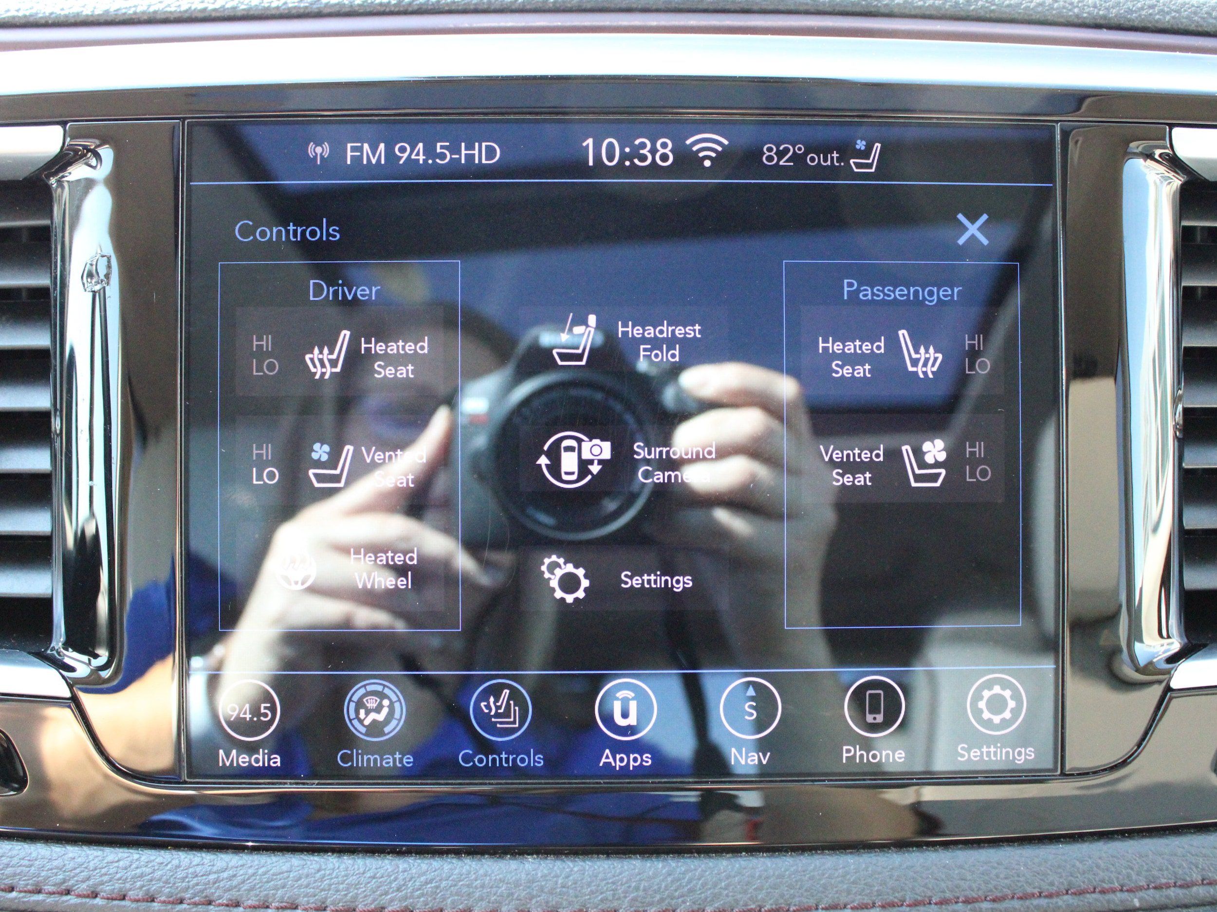 Used 2020 Chrysler Pacifica Limited w/ Tire & Wheel Group FWD image 22