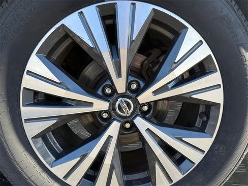 Certified 2021 Nissan Rogue SV image 20