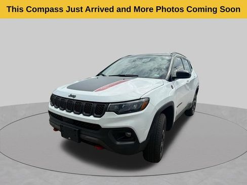 Used 2024 Jeep Compass Trailhawk AWD/4WD image 4