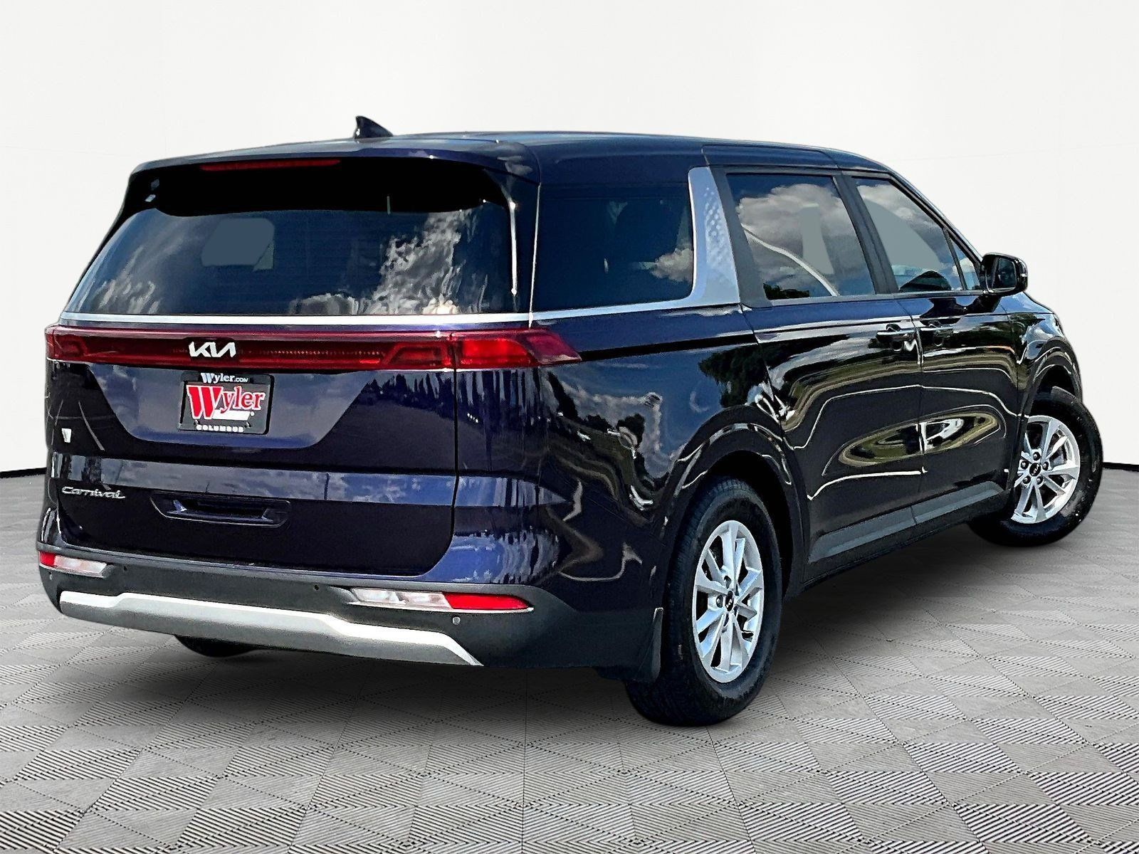 Used 2022 Kia Carnival LX FWD image 14