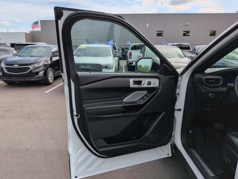 Certified 2023 Ford Explorer Platinum w/ Technology Package AWD/4WD image 30