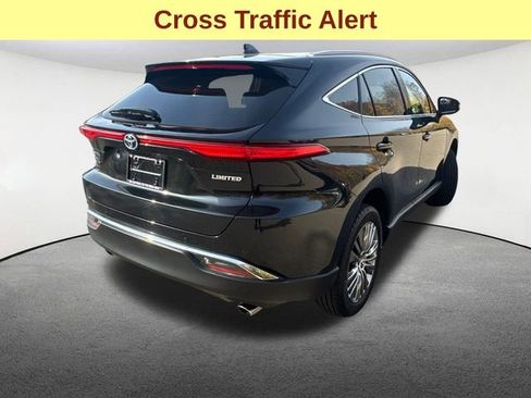 Used 2024 Toyota Venza Limited image 12