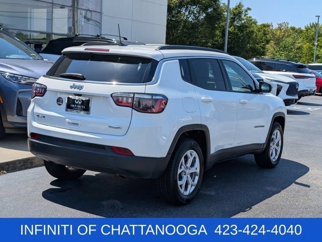 Used 2024 Jeep Compass Latitude AWD/4WD image 7