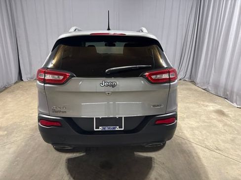 Used 2016 Jeep Cherokee Latitude w/ Cold Weather Group AWD/4WD image 8