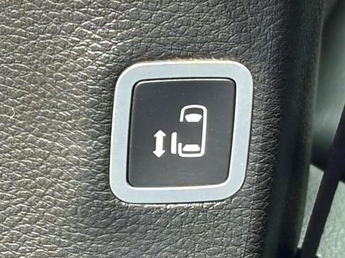 New 2027 Chrysler Pacifica Select FWD image 16