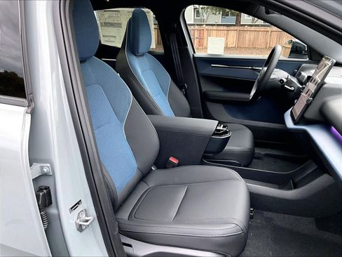 New 2026 Volvo EX30 Plus w/ Climate Package image 31