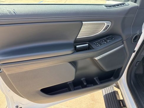 Used 2025 Ford Expedition Max Platinum AWD/4WD image 7