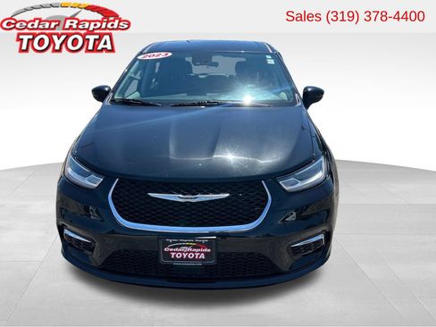 Used 2023 Chrysler Pacifica Touring-L FWD image 9