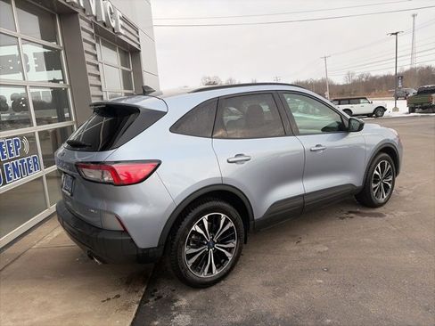 Used 2022 Ford Escape SE w/ SE Sport Appearance Package image 3