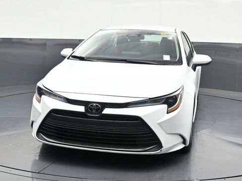 Used 2025 Toyota Corolla LE image 9