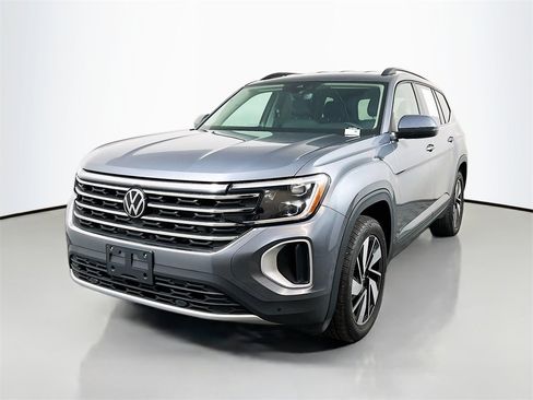 Used 2024 Volkswagen Atlas SE image 3