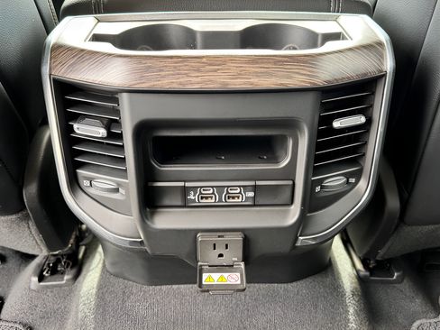 Used 2019 RAM 1500 Laramie AWD/4WD image 38