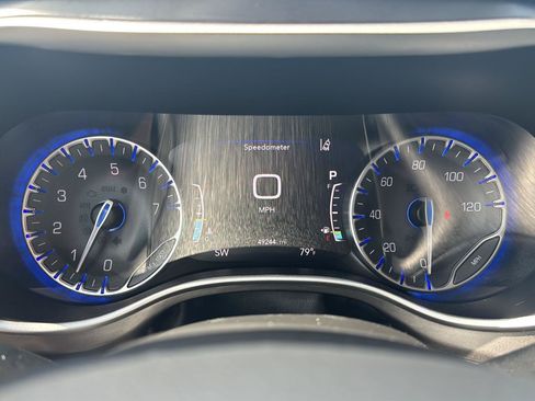 Used 2024 Chrysler Pacifica Touring-L FWD image 14