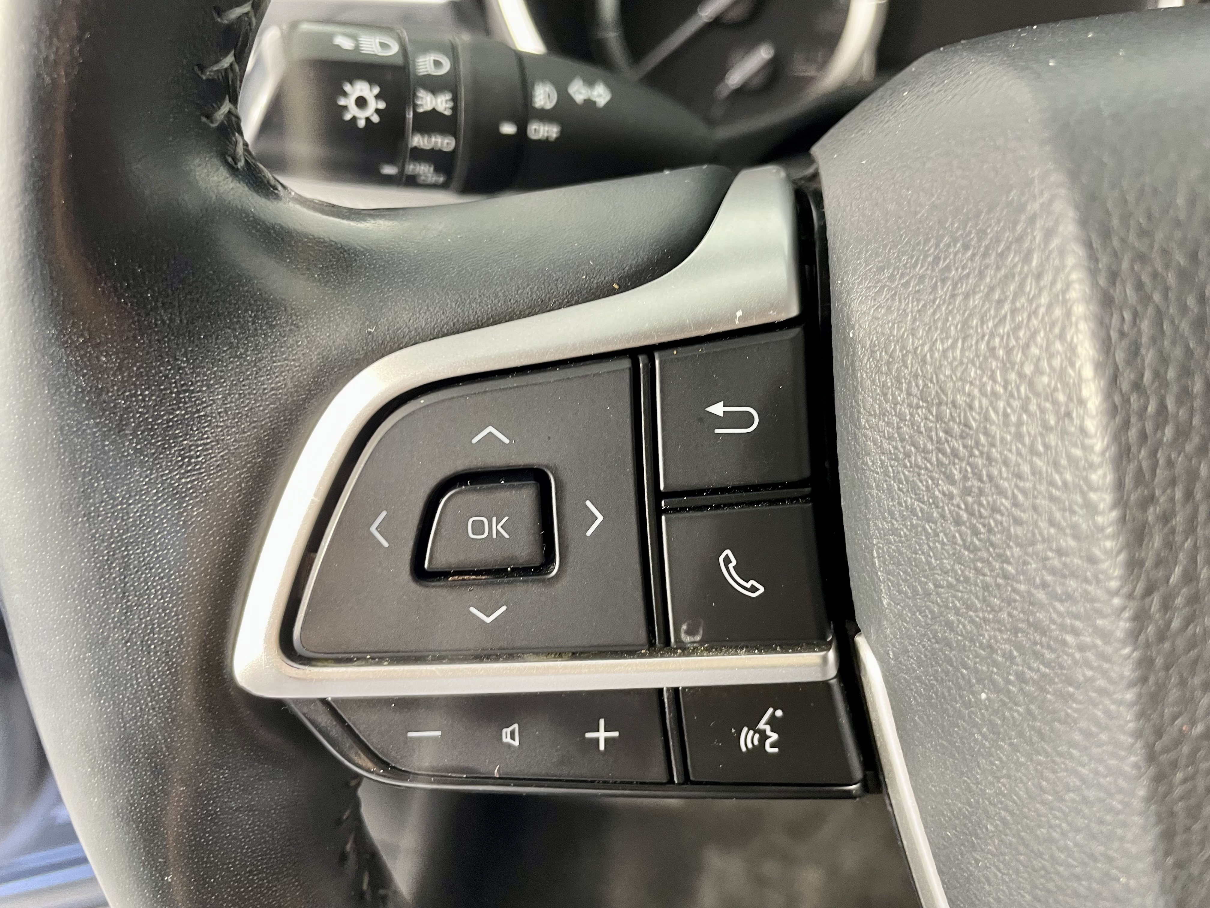 Used 2022 Toyota Highlander Limited FWD image 14