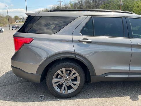 Used 2021 Ford Explorer XLT w/ Equipment Group 202A AWD/4WD image 8