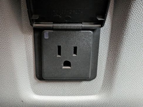 Used 2023 GMC Terrain SLT image 17