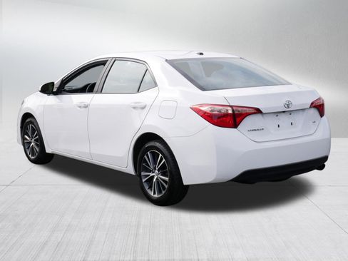 Used 2018 Toyota Corolla LE w/ LE Premium Package w/Moonroof FWD image 5