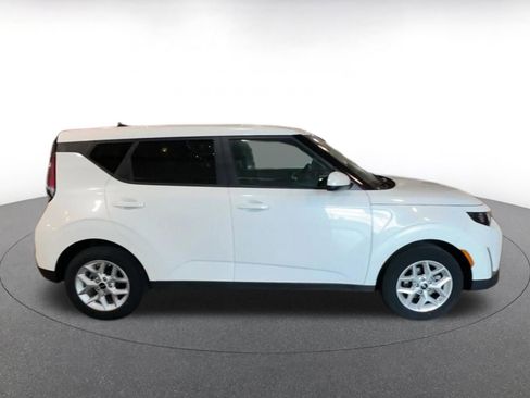 Used 2025 Kia Soul LX w/ LX Technology Package FWD image 16