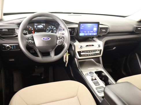Used 2021 Ford Explorer 2WD image 2