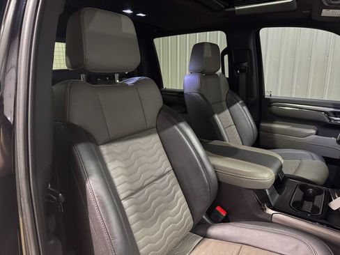 Used 2025 Chevrolet Silverado 2500 ZR2 w/ Technology Package AWD/4WD image 29