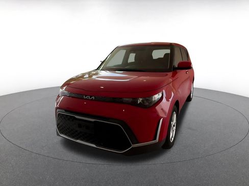 Used 2025 Kia Soul LX w/ LX Technology Package FWD image 3