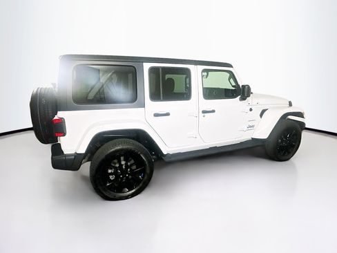 Used 2023 Jeep Wrangler Unlimited Sahara w/ Cold Weather Group AWD/4WD image 10