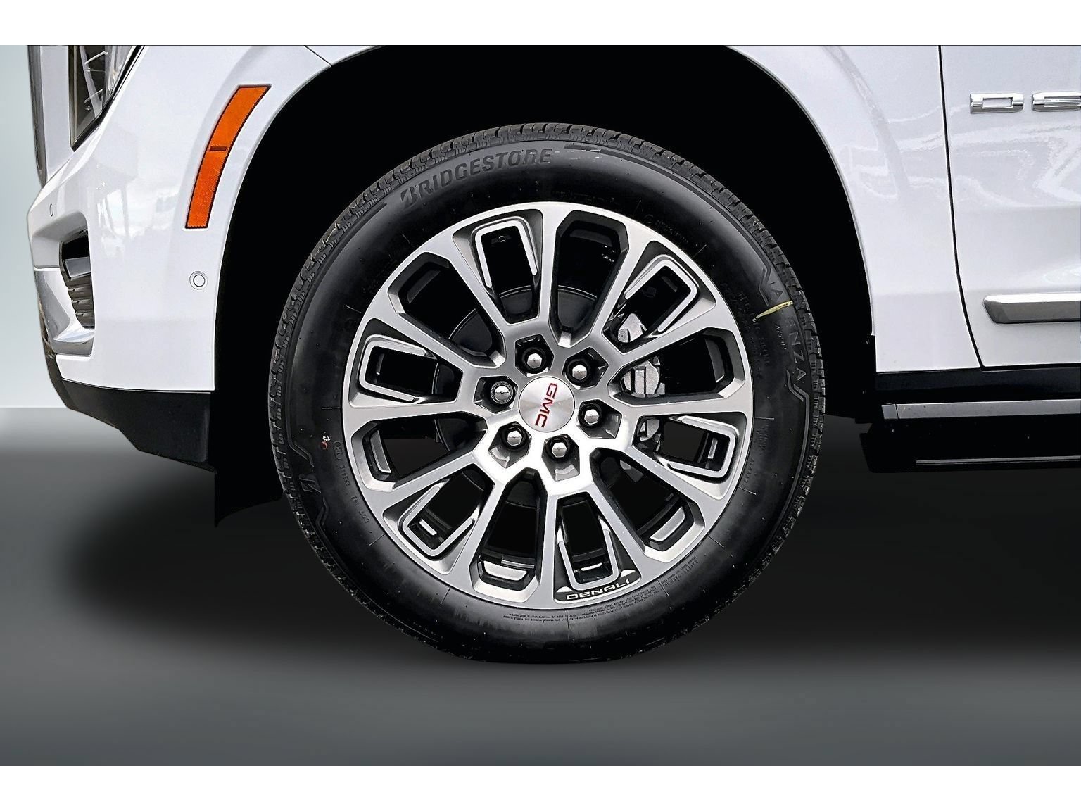 New 2026 GMC Yukon Denali w/ Denali Reserve Package AWD/4WD image 11