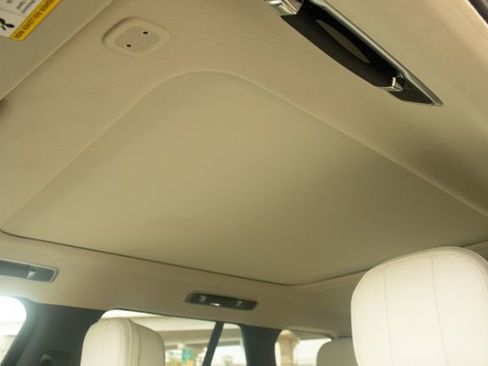 Used 2025 Land Rover Range Rover SE image 25